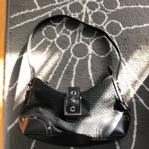Relic black & silver buckle purse.  EUC!